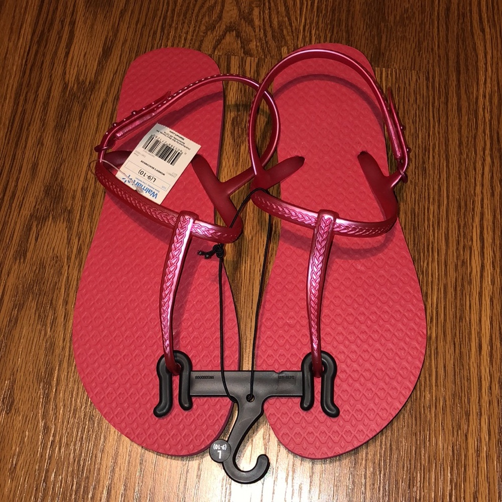 BRAND NEW WOMANS SANDALS SIZE LARGE SIZE 9-10. SMOKE FREE HOME - Picture 2 of 4